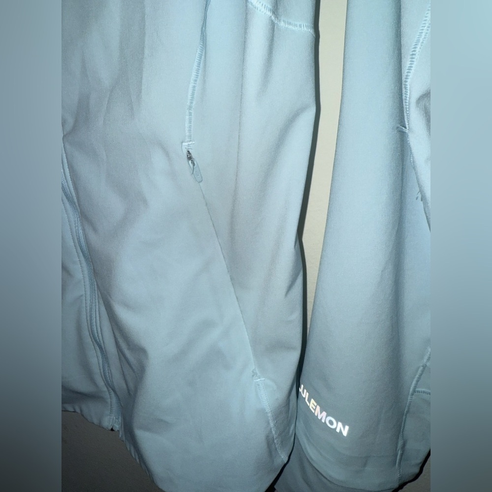 Lululemon Mist Over Windbreaker in Windmill $128 Size 8 - Picture 9 of 14